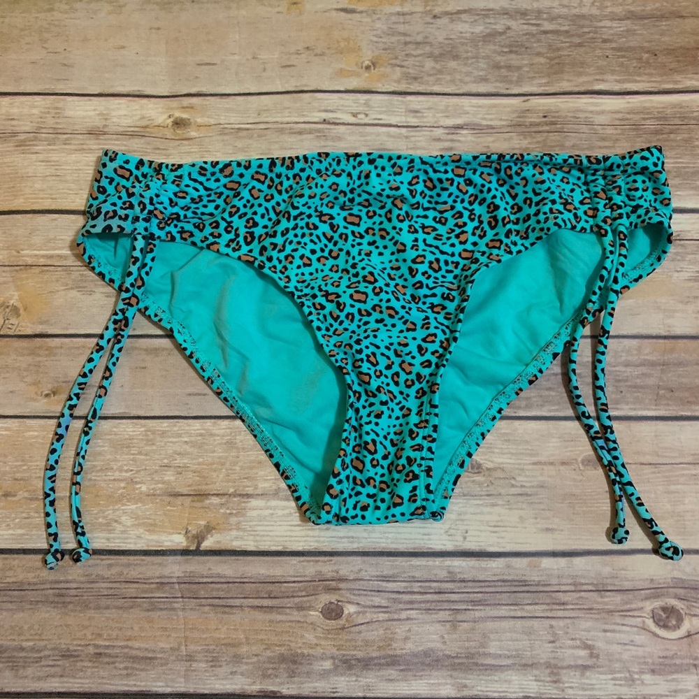 🇺🇸 California Waves Bikini Bottom Animal Print